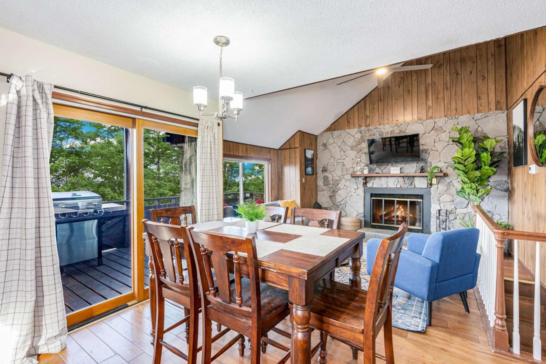 Amazing Views, Hot Tub, Fire Pit, Deck & Fireplace Inwood Dış mekan fotoğraf